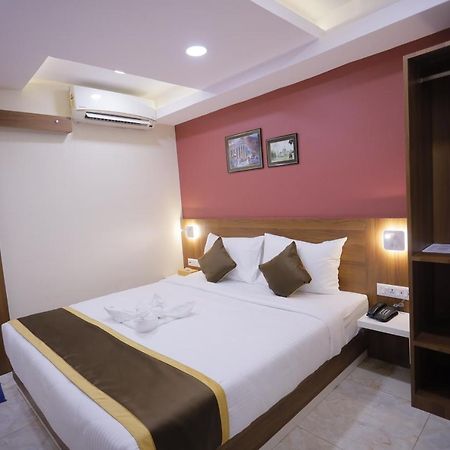 The Avenue Hotel Ballygunge Kolkata Exterior photo