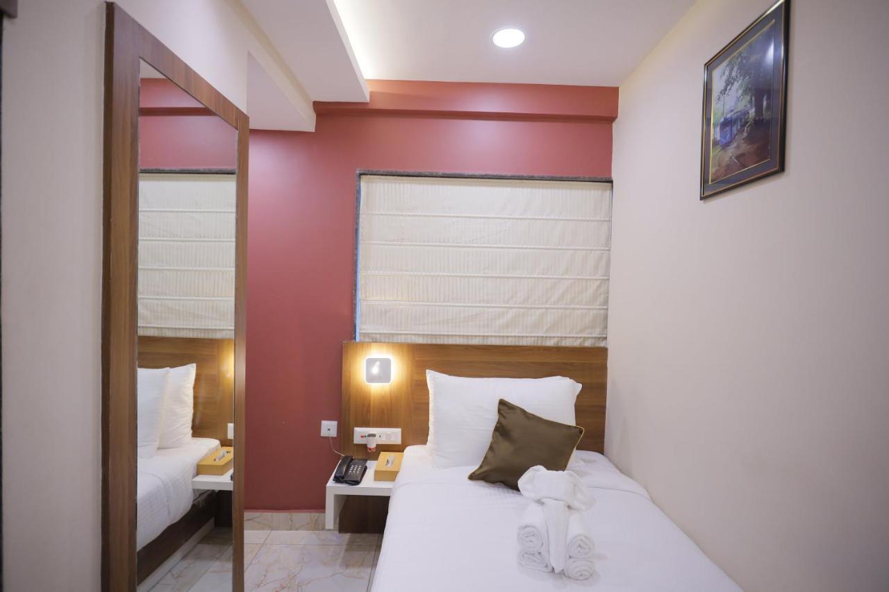 The Avenue Hotel Ballygunge Kolkata Exterior photo